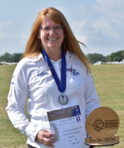 Claudia with Silver medal won at the Women's World Gliding Championship